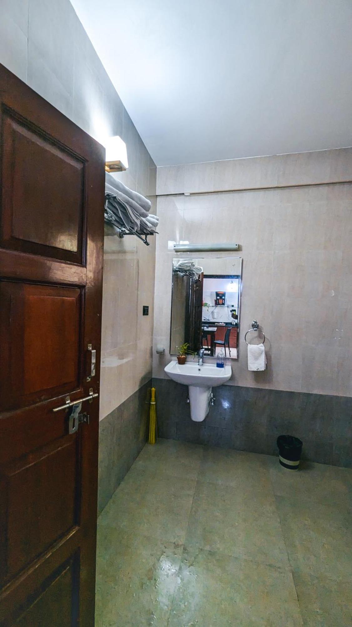 The First House By V3Homestay 4Bhk Private Pool Calangute Eksteriør bilde
