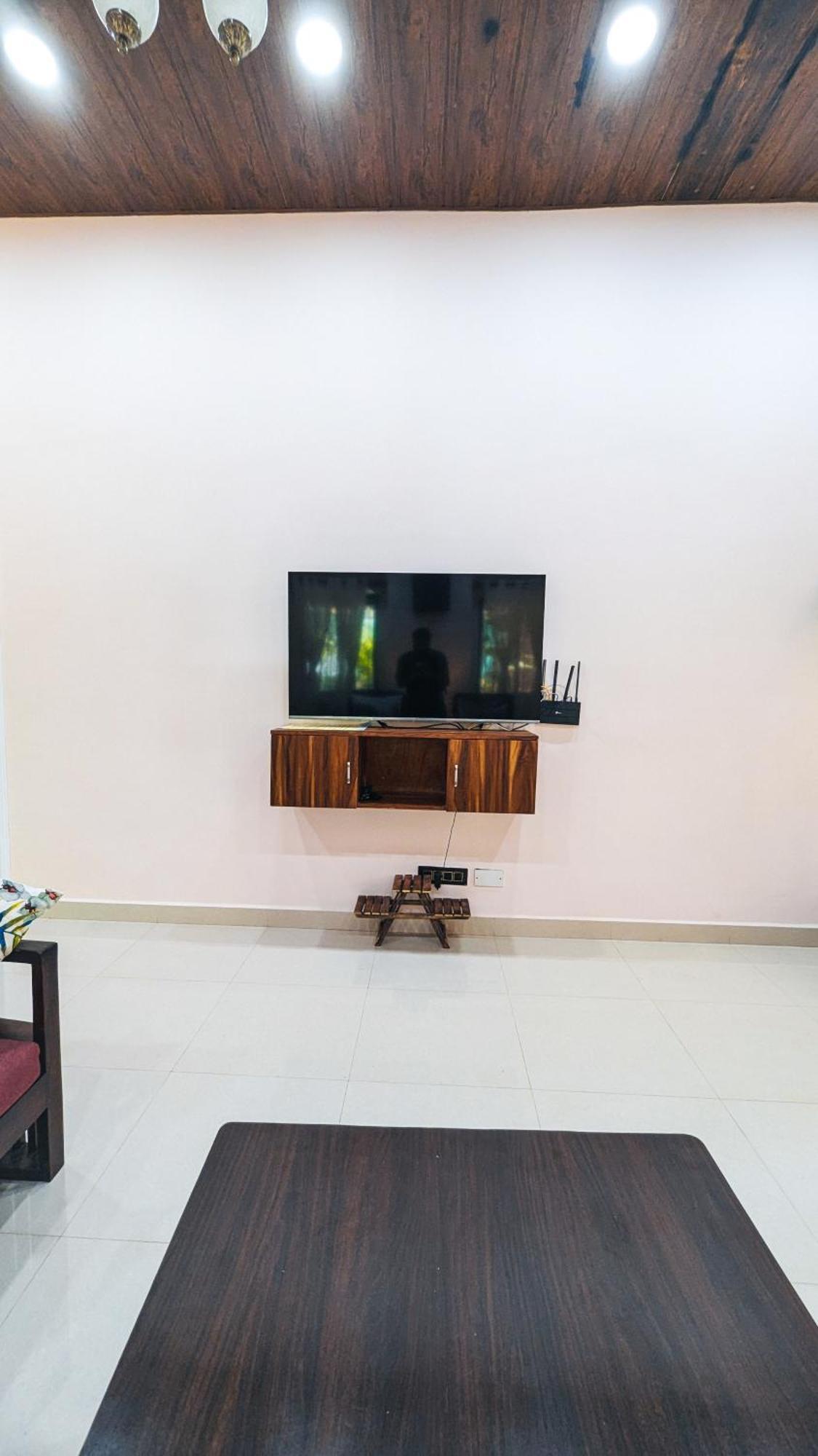 The First House By V3Homestay 4Bhk Private Pool Calangute Eksteriør bilde