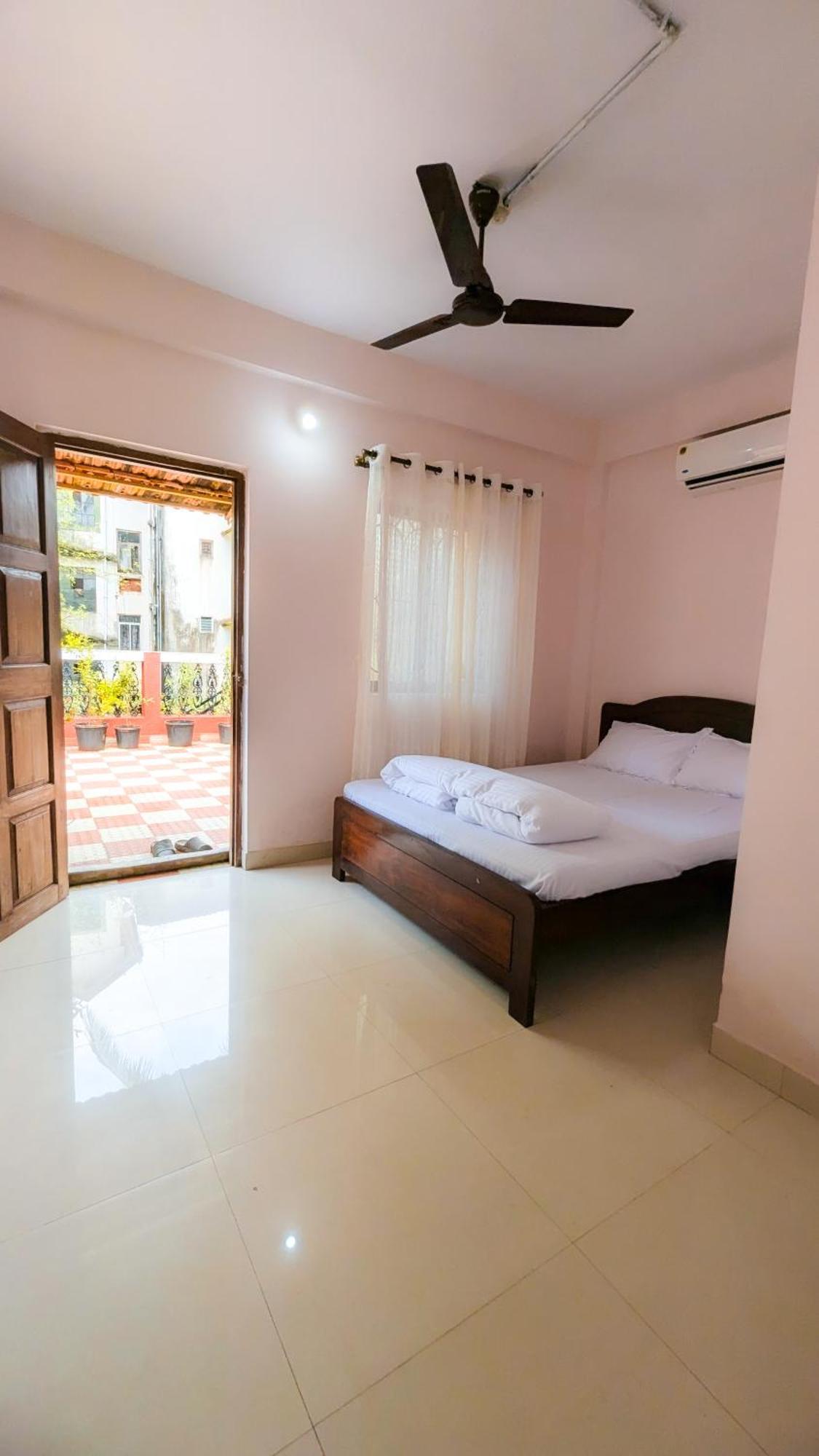 The First House By V3Homestay 4Bhk Private Pool Calangute Eksteriør bilde