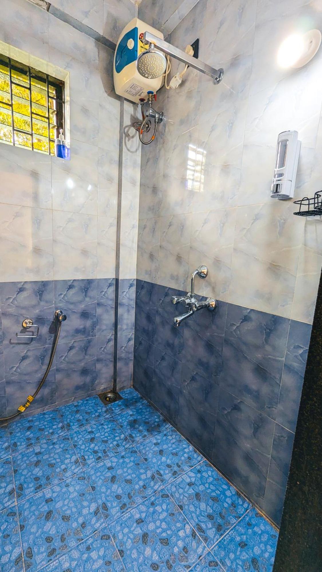 The First House By V3Homestay 4Bhk Private Pool Calangute Eksteriør bilde